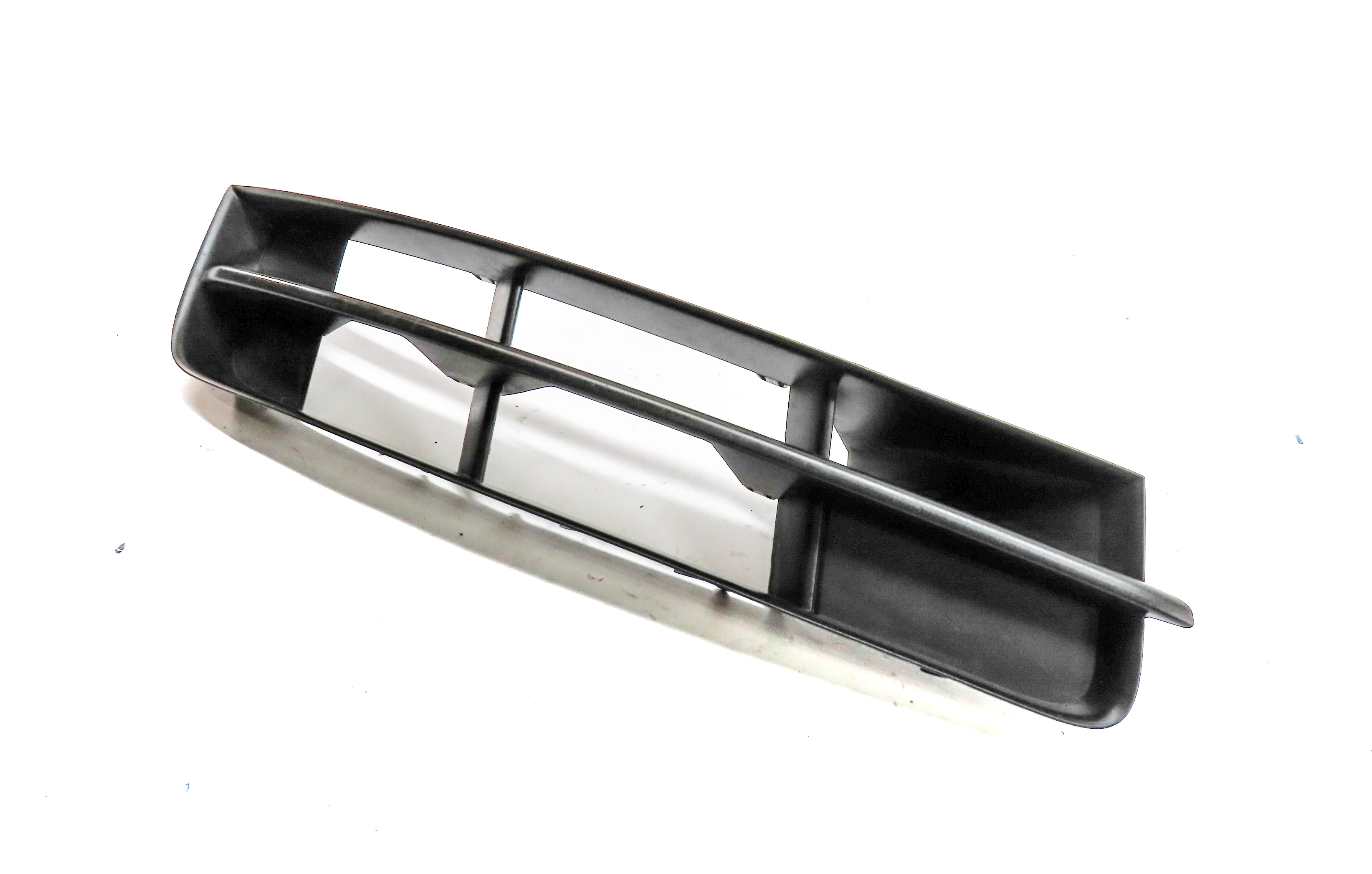 2013 AUDI Q7 (4L) FRONT RIGHT PASSENGER LOWER BUMPER END CORNER TRIM VENT GRILLE — exact item pictured
